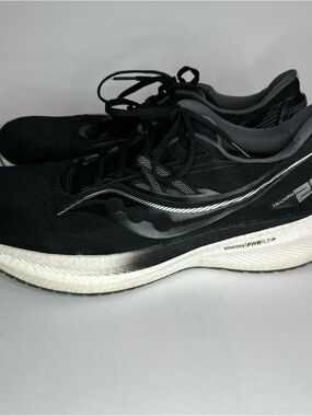 Saucony Men’s Black and White Triumph 20 Running Sneakers Size 14